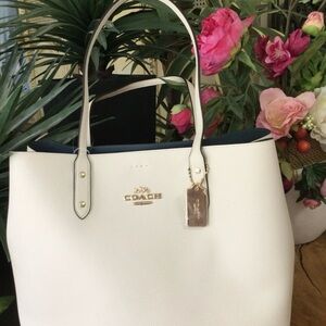 COACH Town Tote Large Pebbled Leather Shoulder Bag  MSRP $398